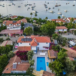  Otel Pineloft Selimiye